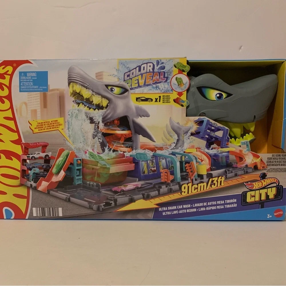NIB. MATTEL Hot Wheels Ultra Shark Car Wash